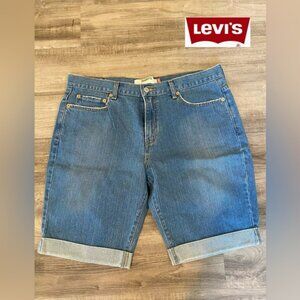 Levi’s 515 Mid-Rise Cuffed Jean Shorts. Classic/Comfortable. Women's Size 16